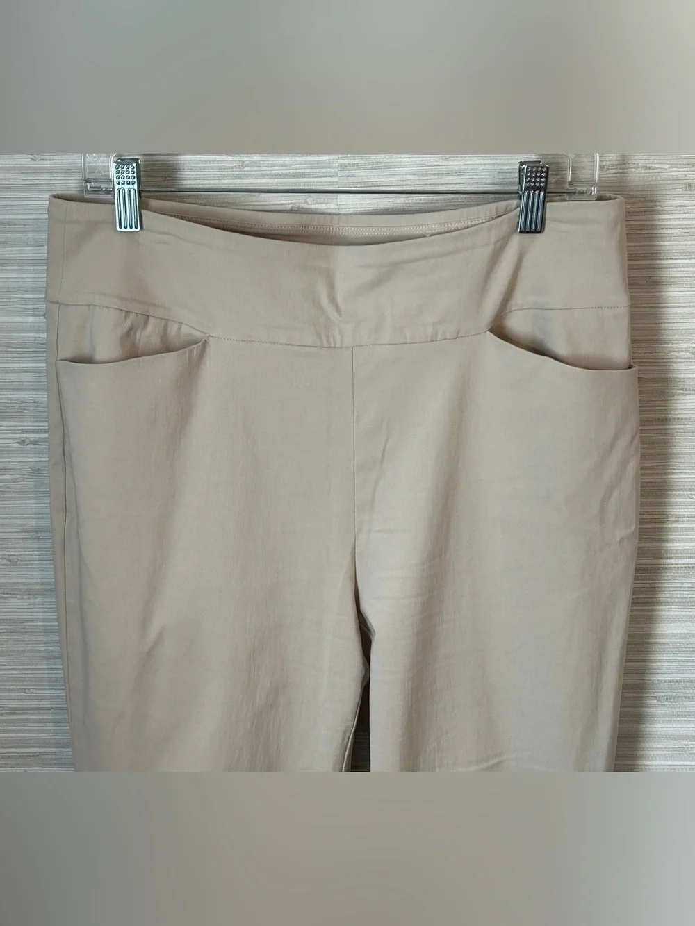 J.McLaughlin Size 12 Light Sand Tan Pull On Ankle Pants Curved Hem Stretch